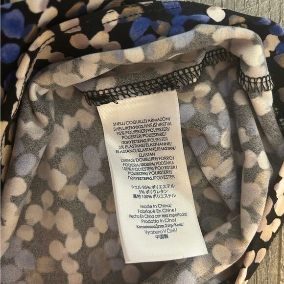 Chap’s- Fit & Flare-  Medium- v- neck- shoulder pads, blue, black, cream - Picture 5 of 9